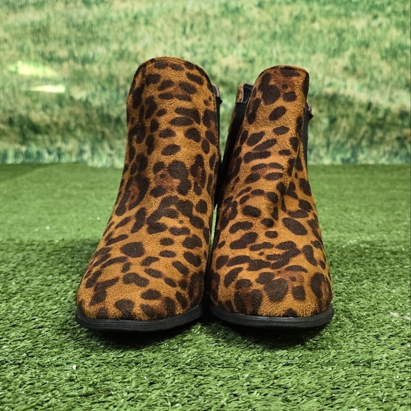 SIMPLY SOUTHERN | 147258 LEOPARD HEELED ANKLE CHELSEA BOOTIES - Picture 7 of 16
